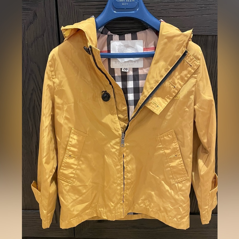 Burberry children’s rain jacket fits size 7-8yo